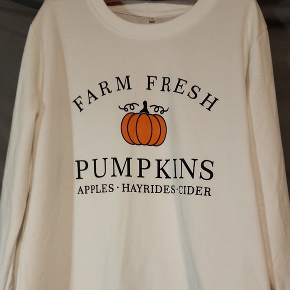 The Unbranded Brand Tops - Farm Fresh Pumpkins White Sweatshirt